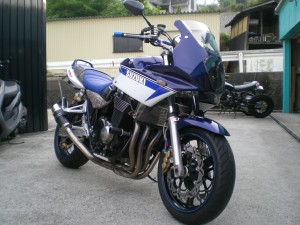 完成したGSX1400(前)