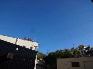 まるで夏空？