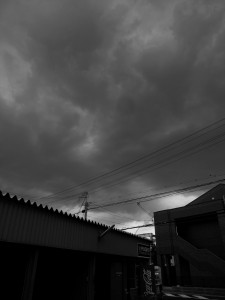 今日夕方のどんより雲