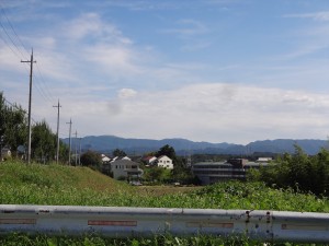 地表は夏、でも空は秋