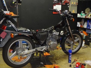 作業も大詰め　CB125T