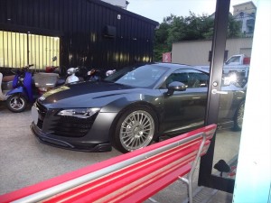 アウディ　R8