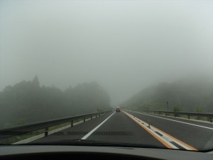 高速道路での濃霧