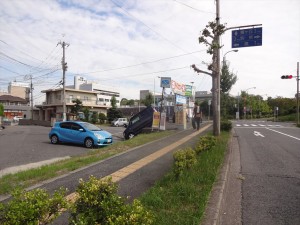 車が落ちてる