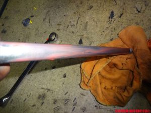 アクスルシャフトにグリスを塗っておく
