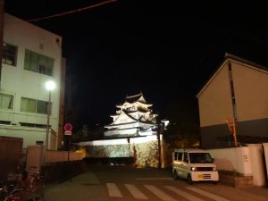 お城が見える岸城神社