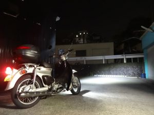 LEDヘッドライトに換装したリトルカブ