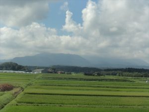 雲がかかる大山