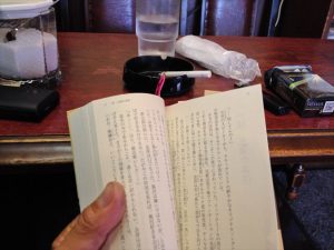 喫茶ドンで読書