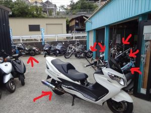 バイクが多すぎる店の前