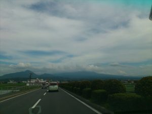 雲がかかった大山