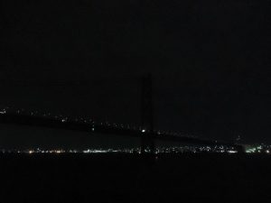 フェリーから見る明石海峡大橋