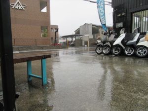 降り続く雨