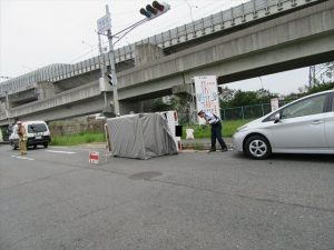 横転してる軽トラック